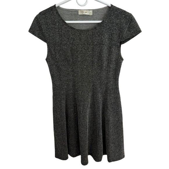 Stitch Fix RD Style Leya Short Sleeve Gray Chevron Pattern Fit & Flare Dress M - Picture 2 of 13